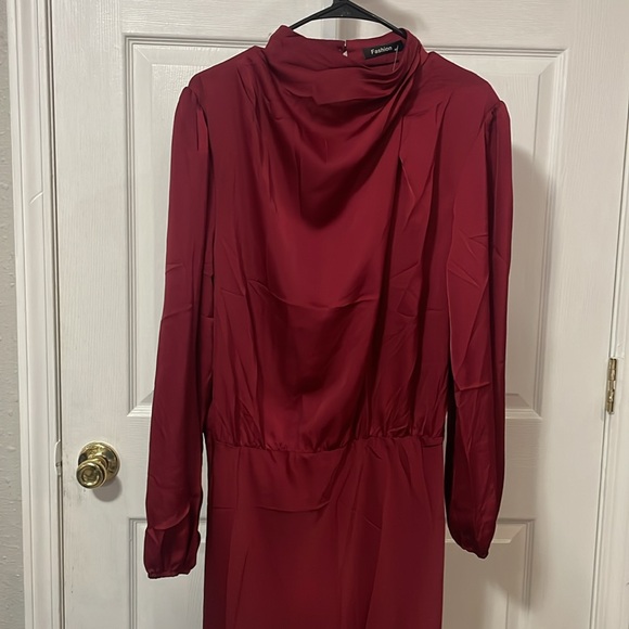 136 NWT Long Sleeve Midi/Maxi Burgundy Dress - Picture 2 of 4